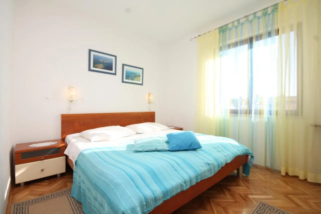 Apartments With A Parking Space Mali Lošinj
