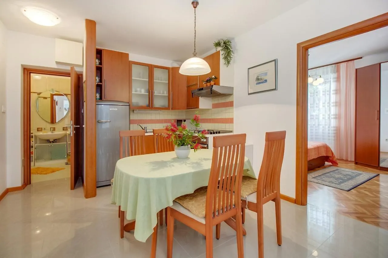Apartments With A Parking Space Mali Lošinj