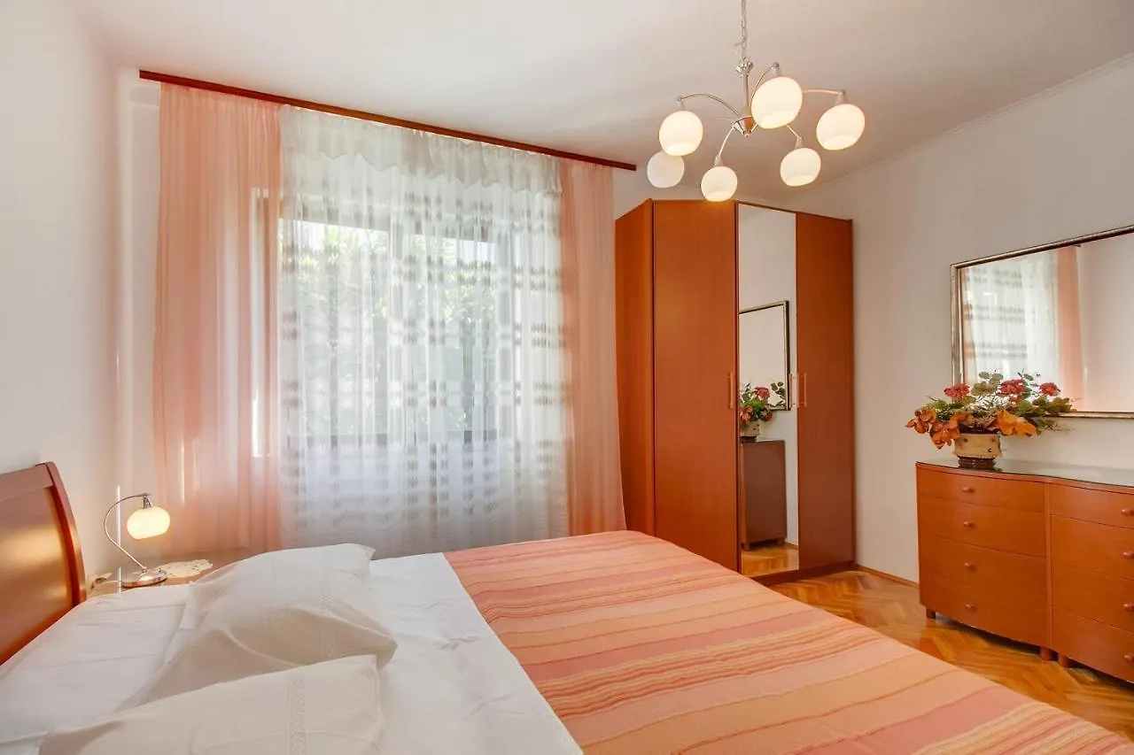 Apartments With A Parking Space Mali Lošinj
