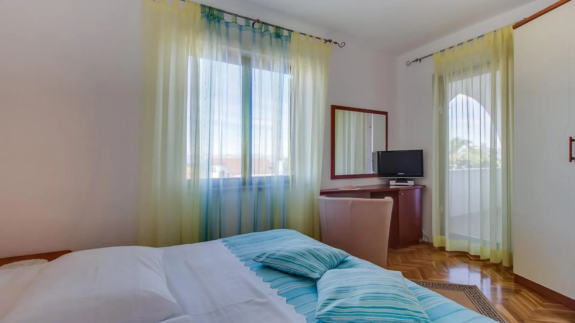 Apartments With A Parking Space Mali Lošinj